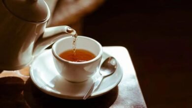 Advantages & Disadvantages of Drinking Tea